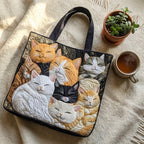 Bolso acolchado con gatitos dormidos