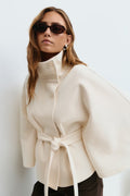 Beatrix | Chaqueta capa con cinturón y cuello alto