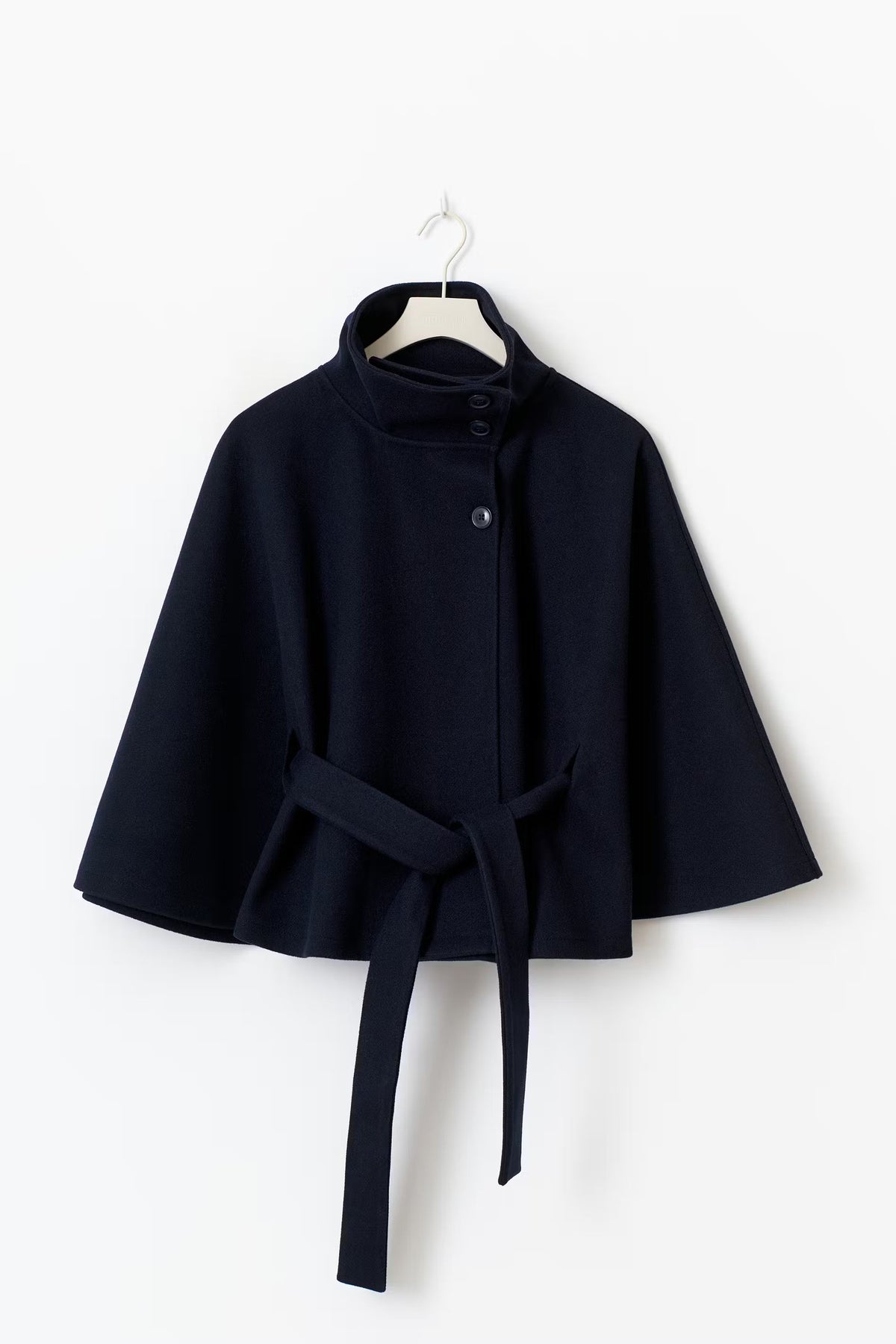 Beatrix | Chaqueta capa con cinturón y cuello alto