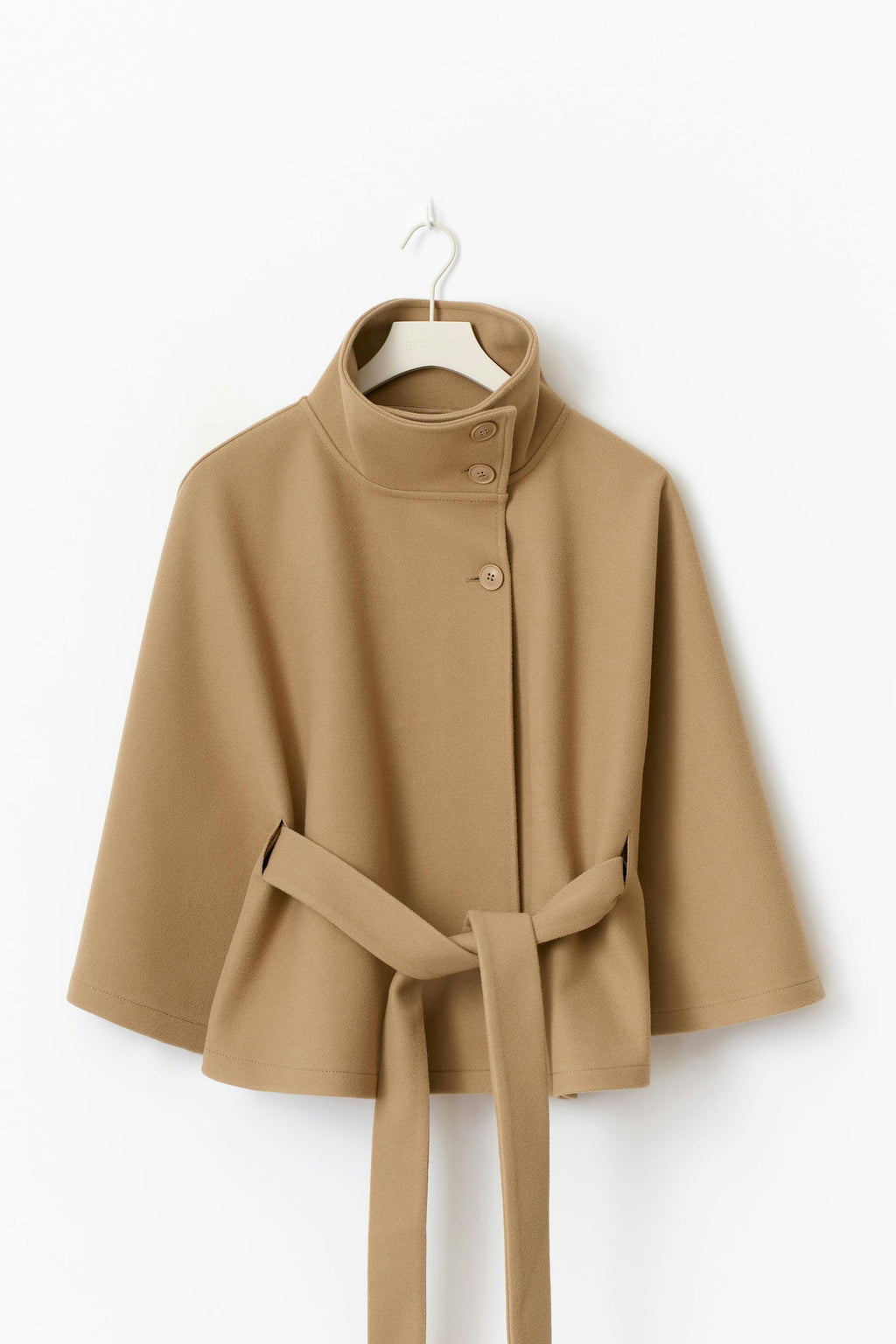 Beatrix | Chaqueta capa con cinturón y cuello alto