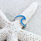 Anillo ola del océano en ópalo y plateado