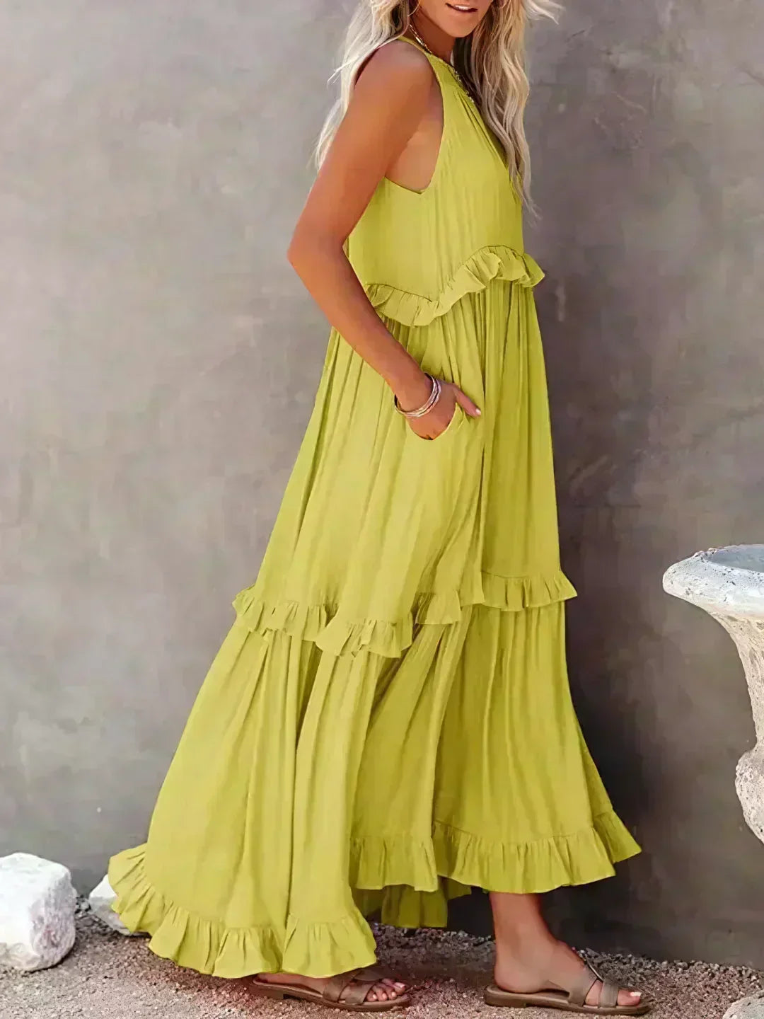 Lou | Vestido elegante sin mangas con volantes