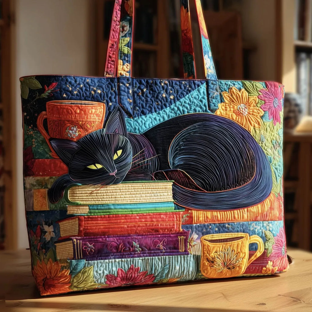 Bolso con gato negro, libros y tazas