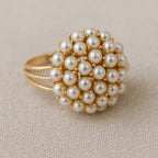Anillo con perla incrustada