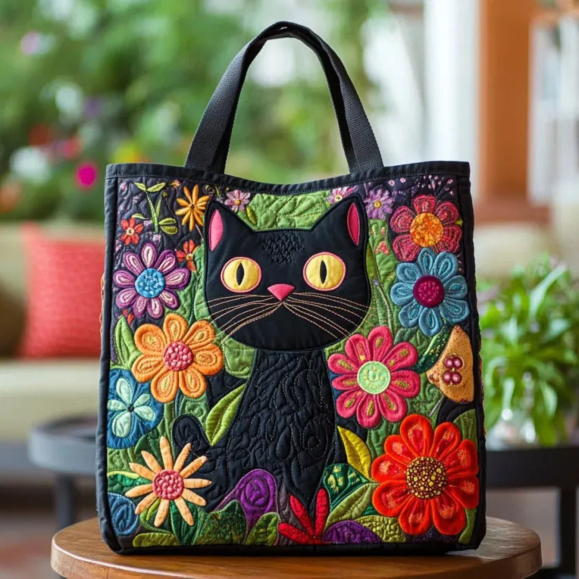 Bolso acolchado con gato negro encantado