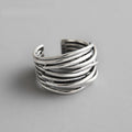 Anillo ajustable de capas en tono plateado