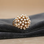 Anillo con perla incrustada