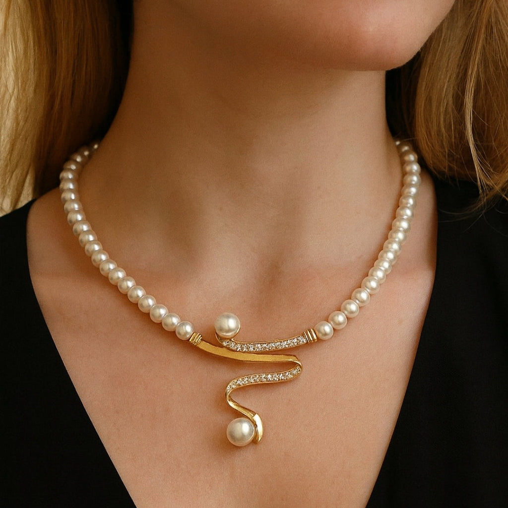Conjunto de collar y pendientes de perlas