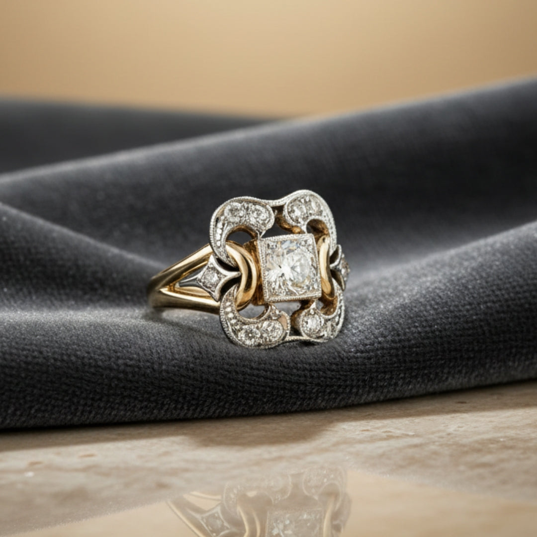 Anillo dorado vintage con circonita