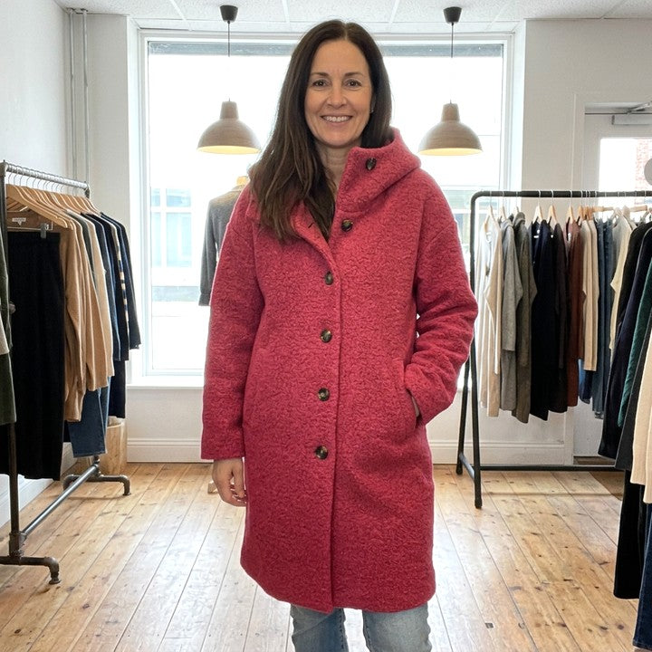 Corinne | Abrigo acogedor con capucha y botones