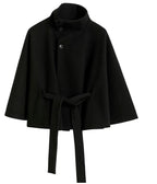 Beatrix | Chaqueta capa con cinturón y cuello alto
