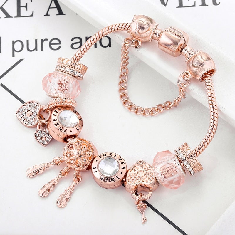 Pulsera atrapasueños rosa con colgantes en tono plateado