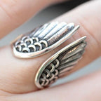 Anillo ajustable Angel en tono plateado