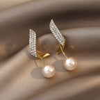 Pendientes de perla con detalle dorado