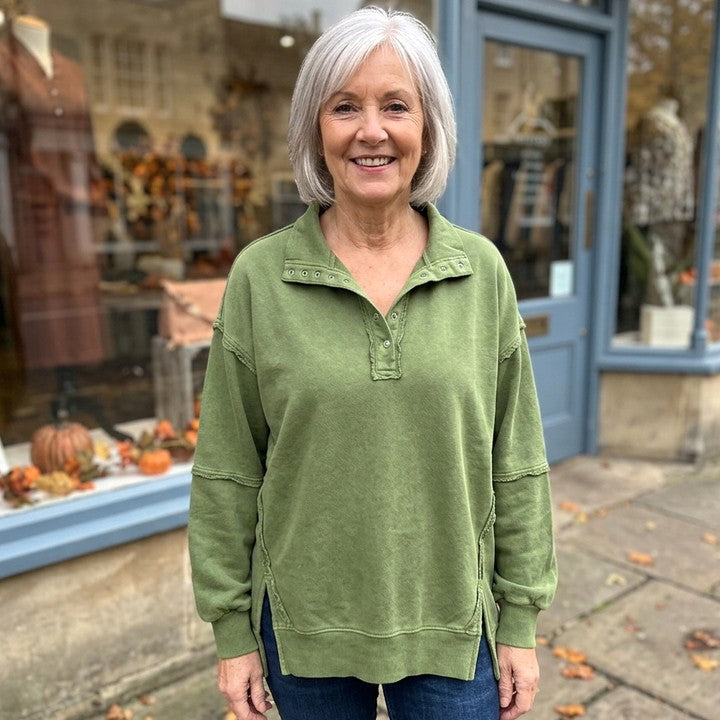 Hazel | Sudadera henley con costuras vistas