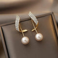Pendientes de perla con detalle dorado