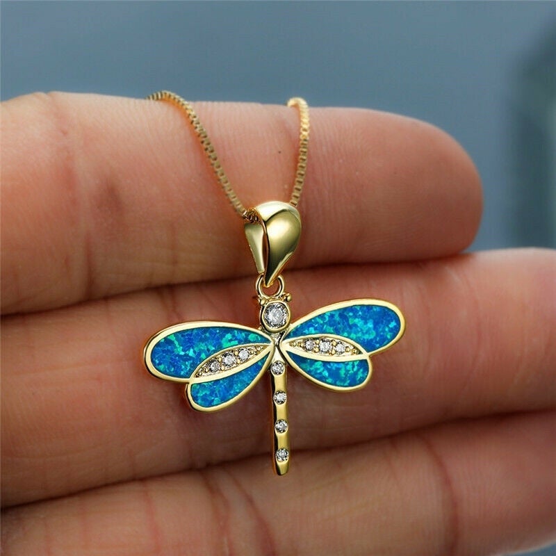 Collar de libélula en dorado con ópalo