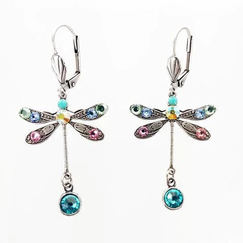 Pendientes de libélula con tallado elegante