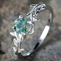 Anillo vintage plateado con piedra verde