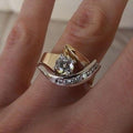 Anillo vintage irregular con circonitas en dorado y plateado