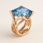 Anillo vintage con circonita azul en tono oro rosa