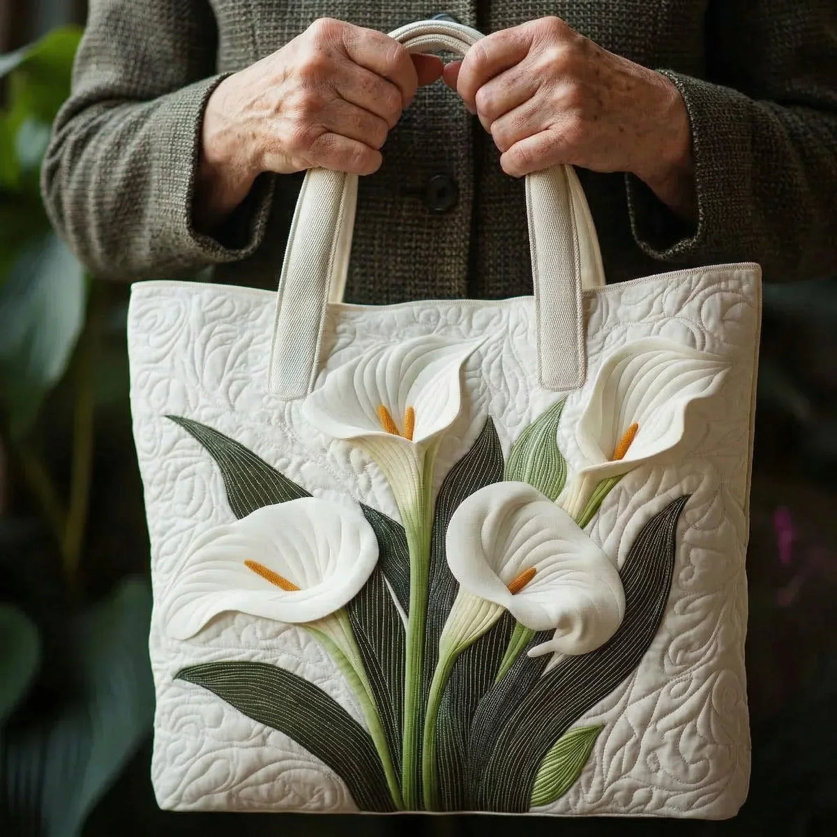 Bolso acolchado con lirios blancos