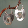 Pendientes plateados vintage de forma irregular