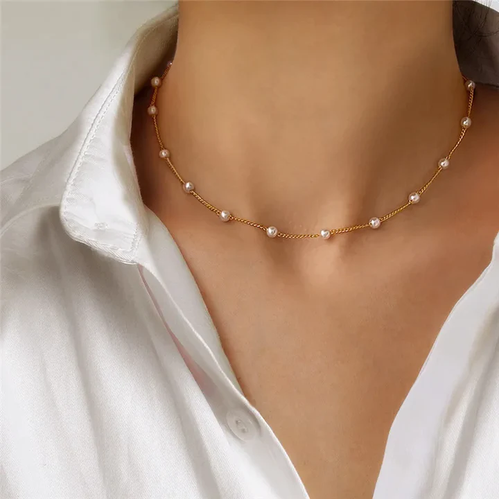 Collar elegante con perla pequeña