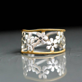 Anillo de flor hueca irregular