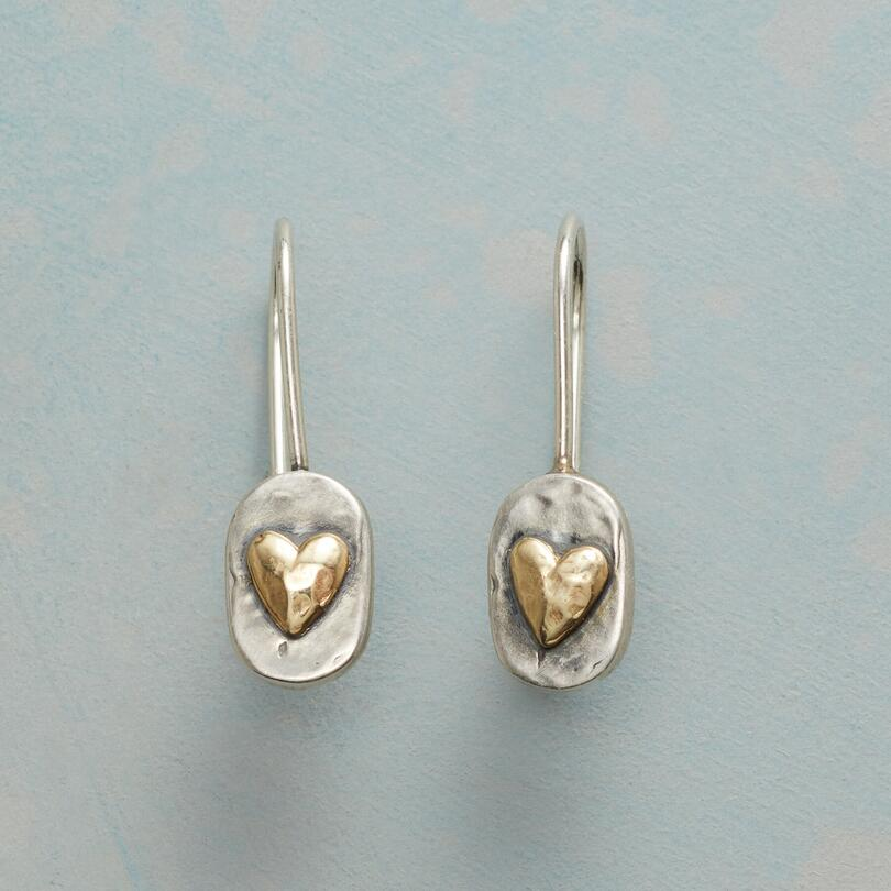 Pendientes vintage dorados con corazón incrustado