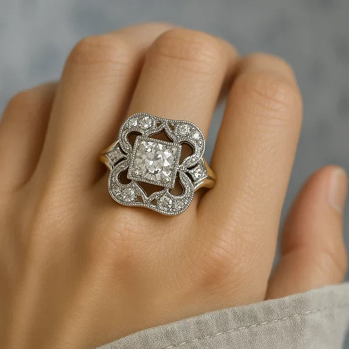 Anillo dorado vintage con circonita