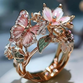Anillo mariposa con circonitas, luminoso y de inspiración natural