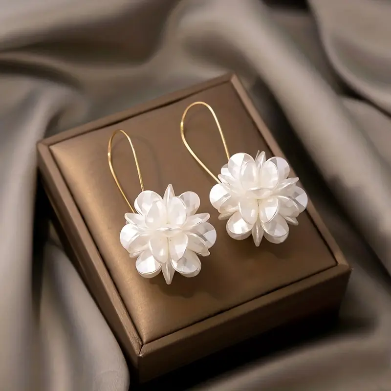 Pendientes de flor blanca