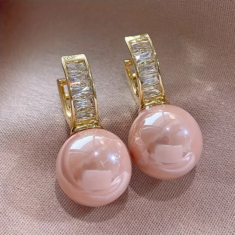 Pendientes dorados de circonita con perla rosa