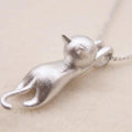 Collar de gatito juguetón en tono plateado