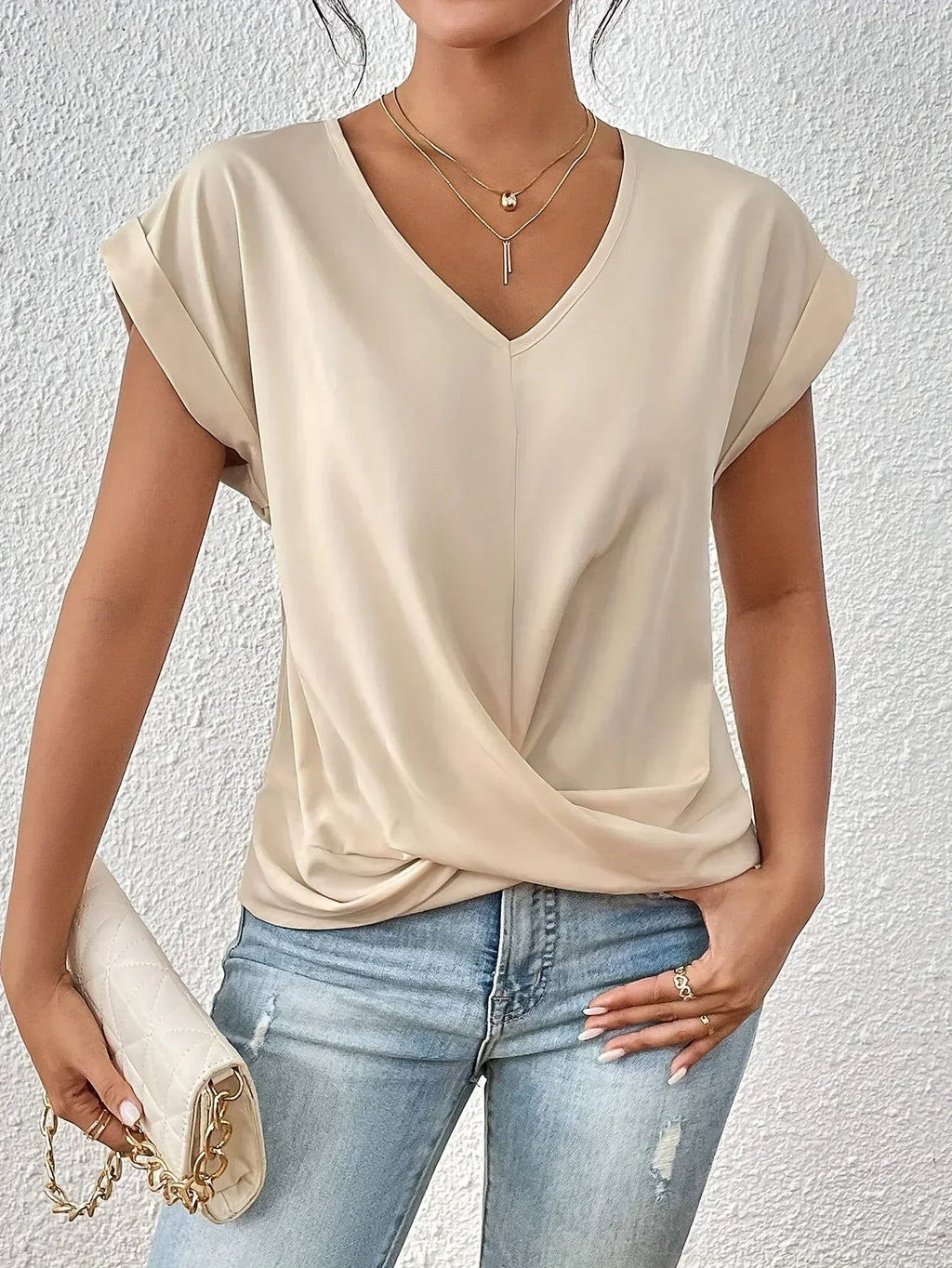 Nilay | Camiseta de manga corta y cuello de pico con estilo